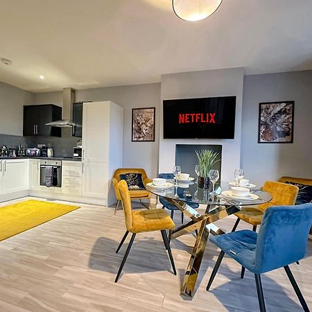 Luxury Boutique Apartments Block Free Street Parking Хаунслоу Экстерьер фото
