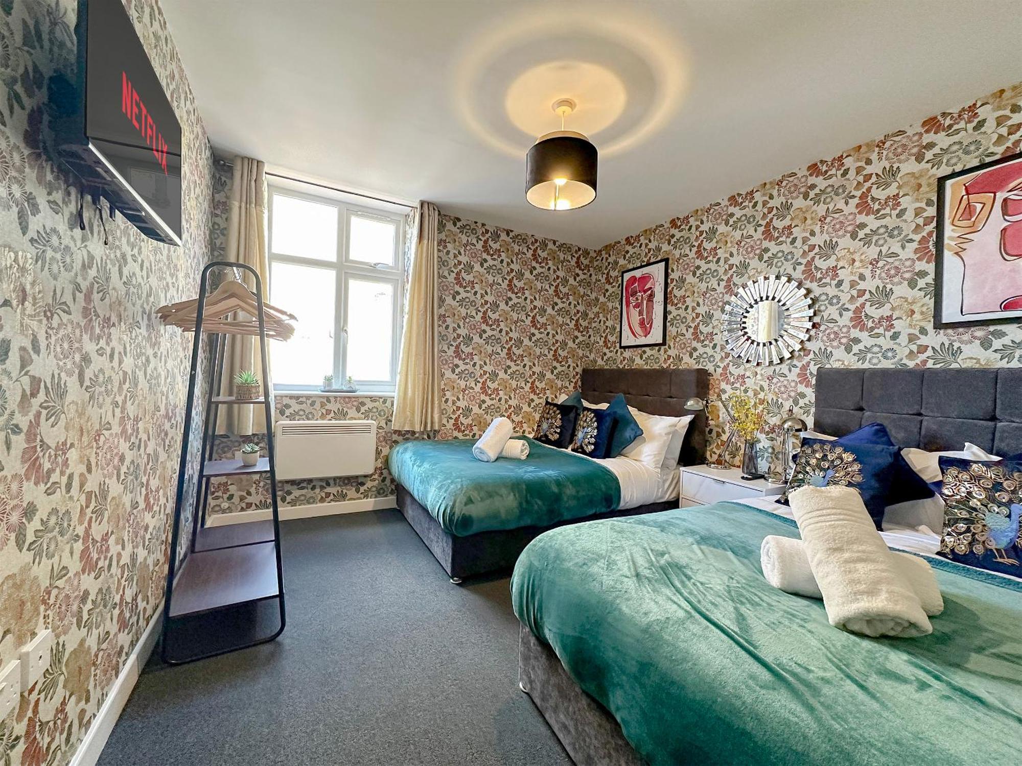 Luxury Boutique Apartments Block Free Street Parking Хаунслоу Экстерьер фото